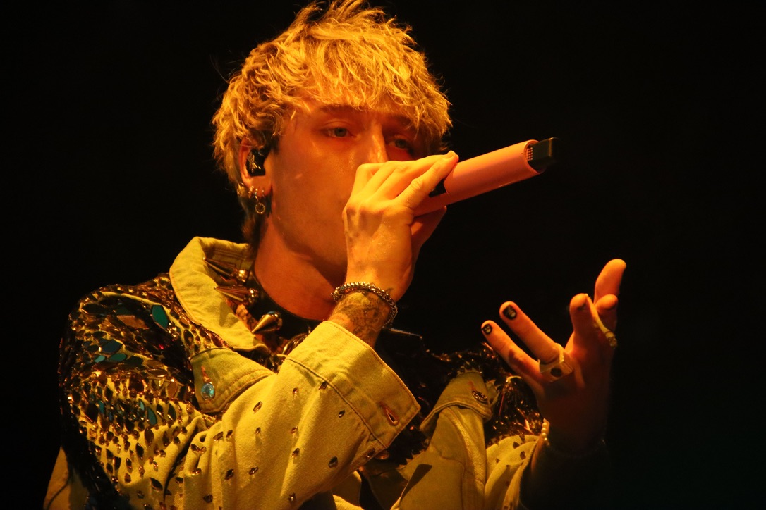 MGK MOHEGAN SUN ARENA DANCE YOUR FACE OFF!