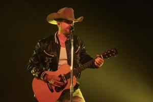 Dustin Lynch at Leader Bank Pavilion in Boston, MA on 5/2/2024