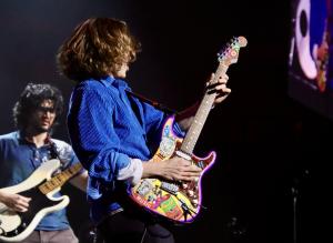 Sitting on Stacy at Mohegan Sun Arena on 2/15/2024